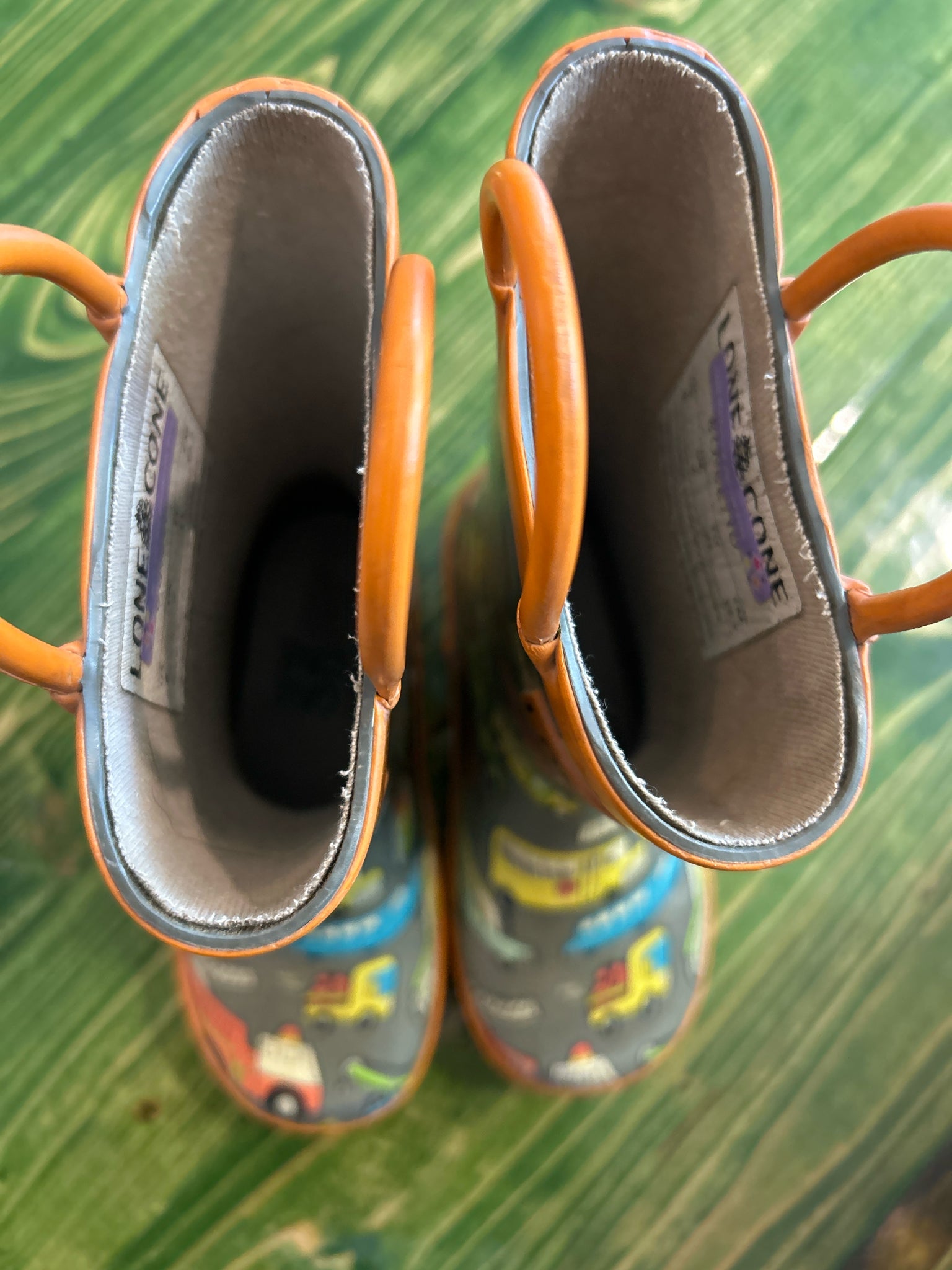 Lone Cone kids rain boots size 8