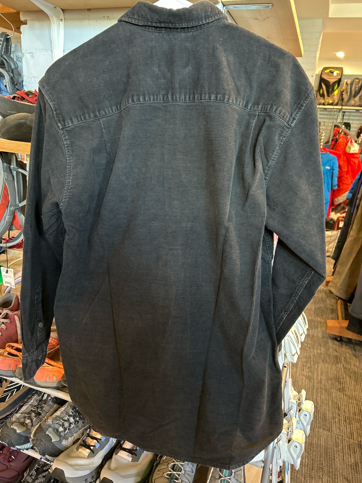 Size M Chesterfield Long Sleeve Shirt