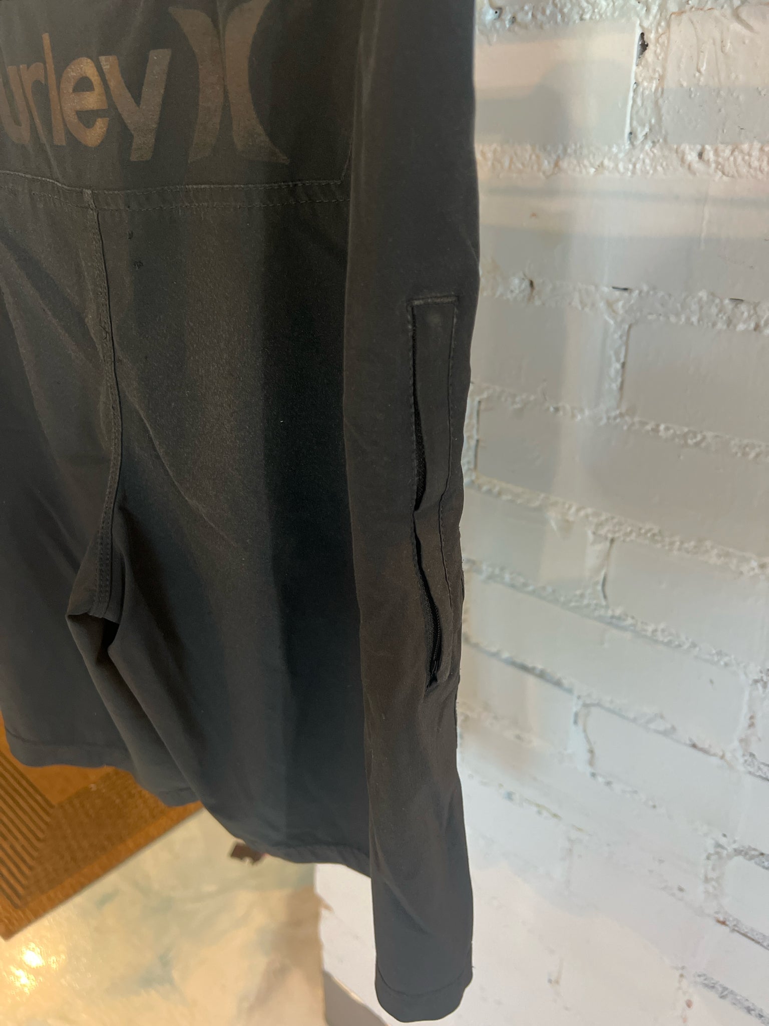 Size M Hurley 9 in Board Shorts