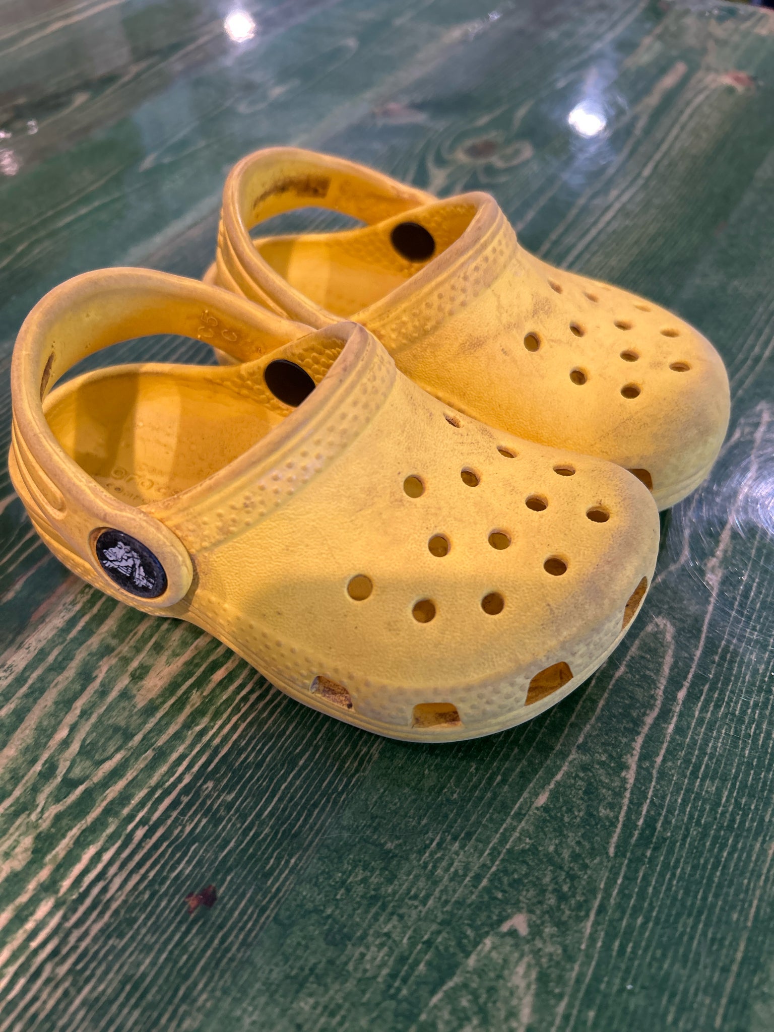 Crocs Size 5 Yellow Kids shoes