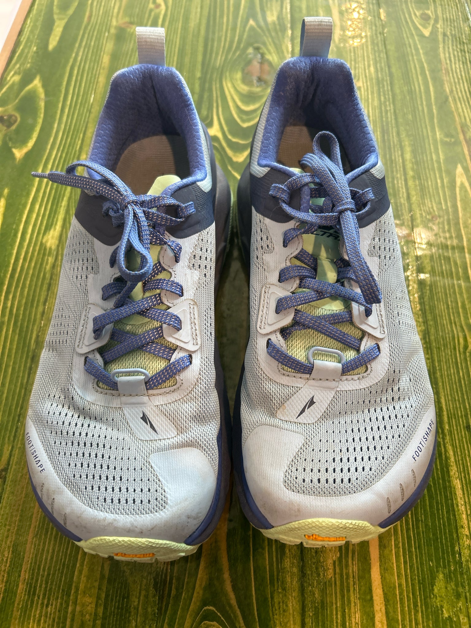 Altra Size 8 Olympus 4 Running Shoes