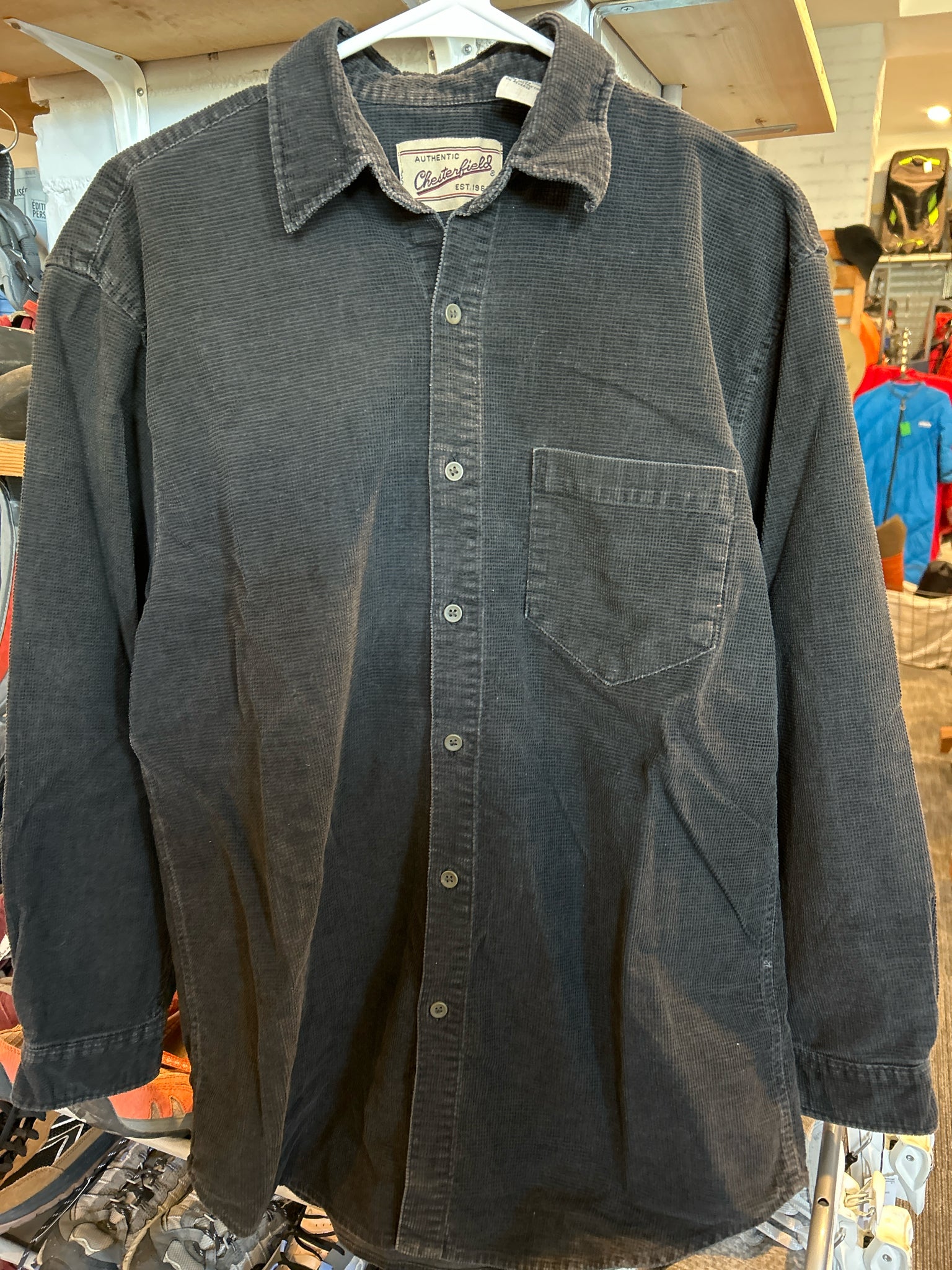 Size M Chesterfield Long Sleeve Shirt