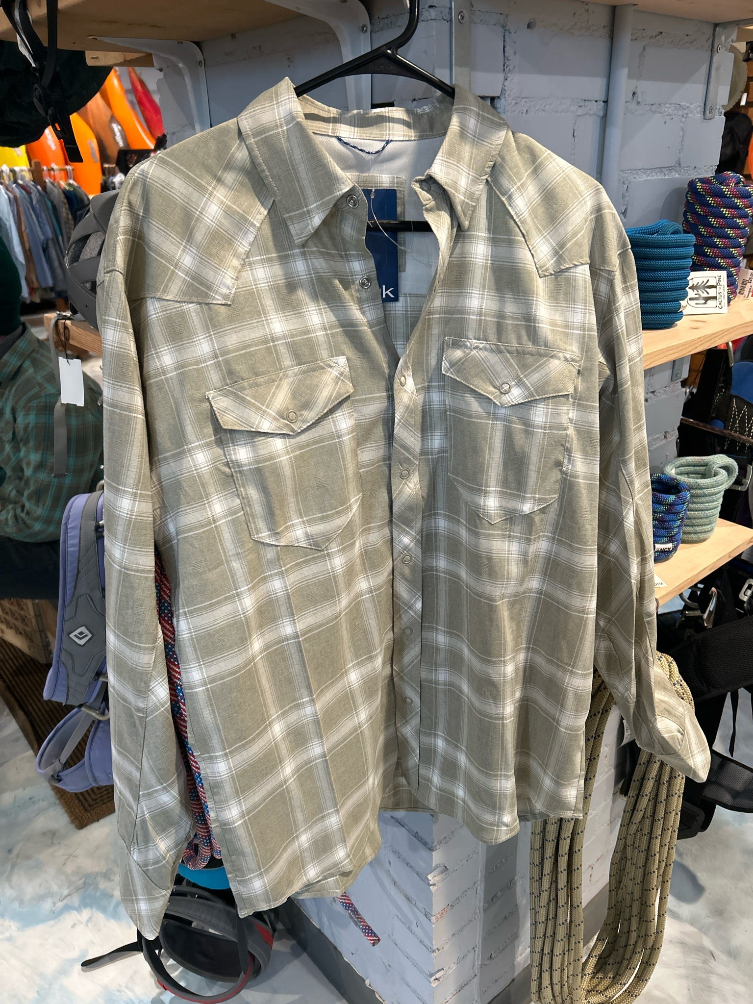 Huk Size M Sun Shirt