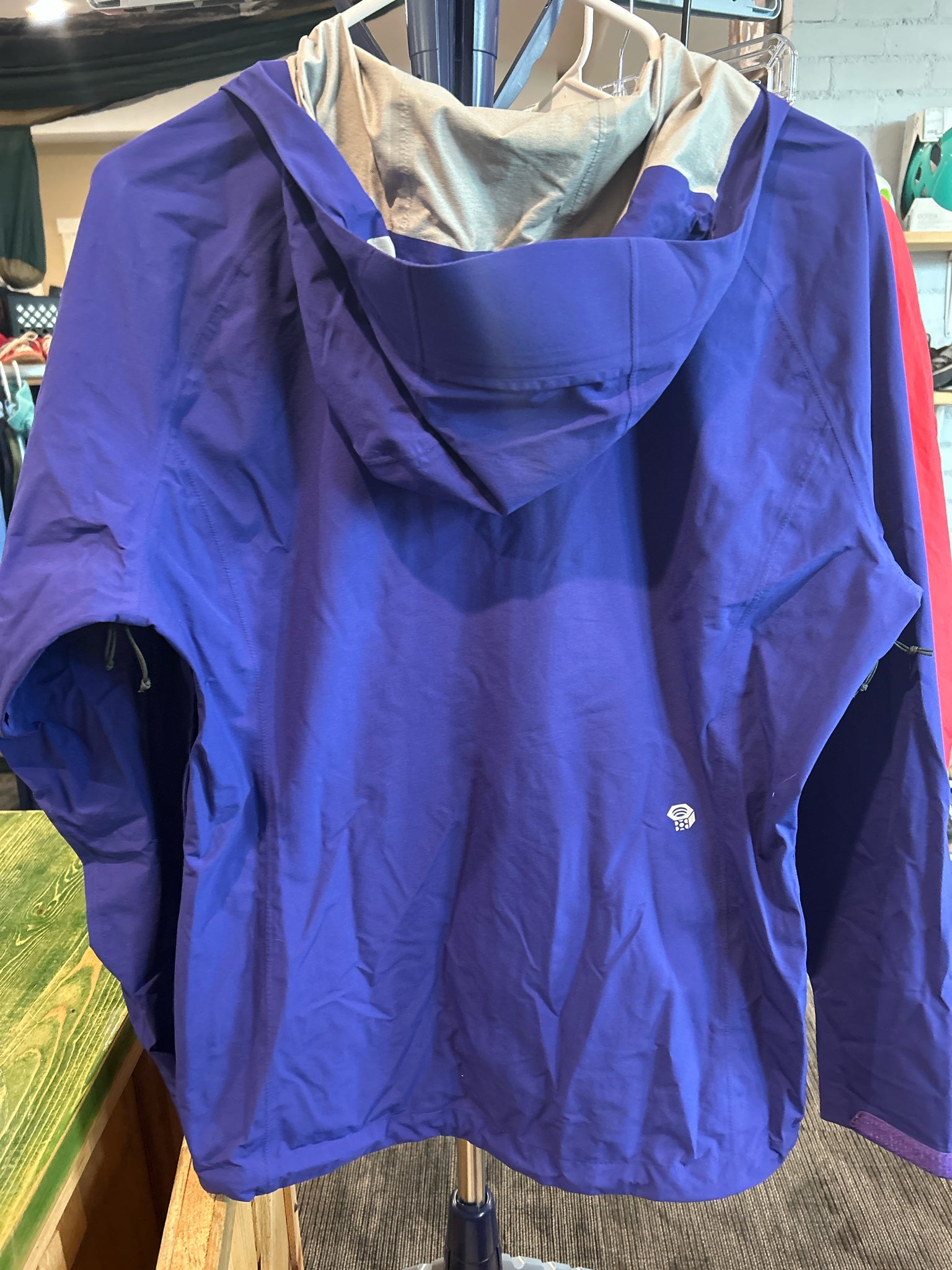 Size M Mountain Hardwear Raincoat